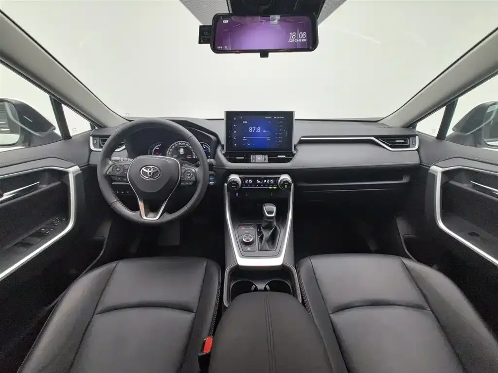 Toyota RAV4 — фото 6
