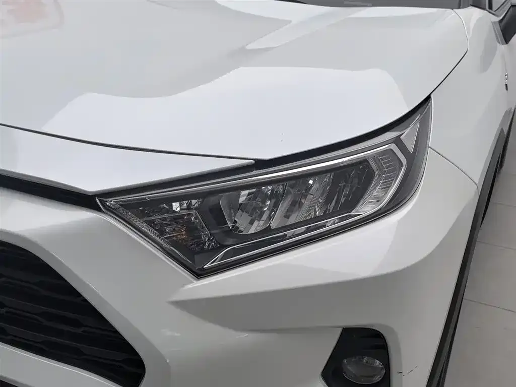 Toyota RAV4 — фото 4