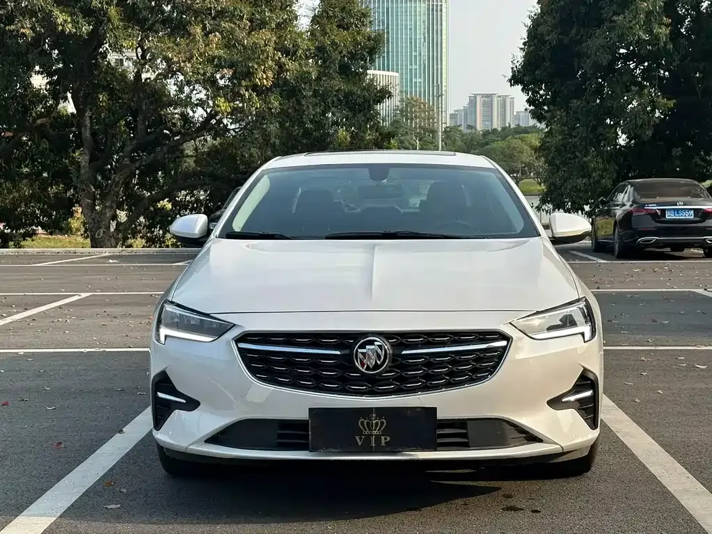 Buick Regal — фото 1