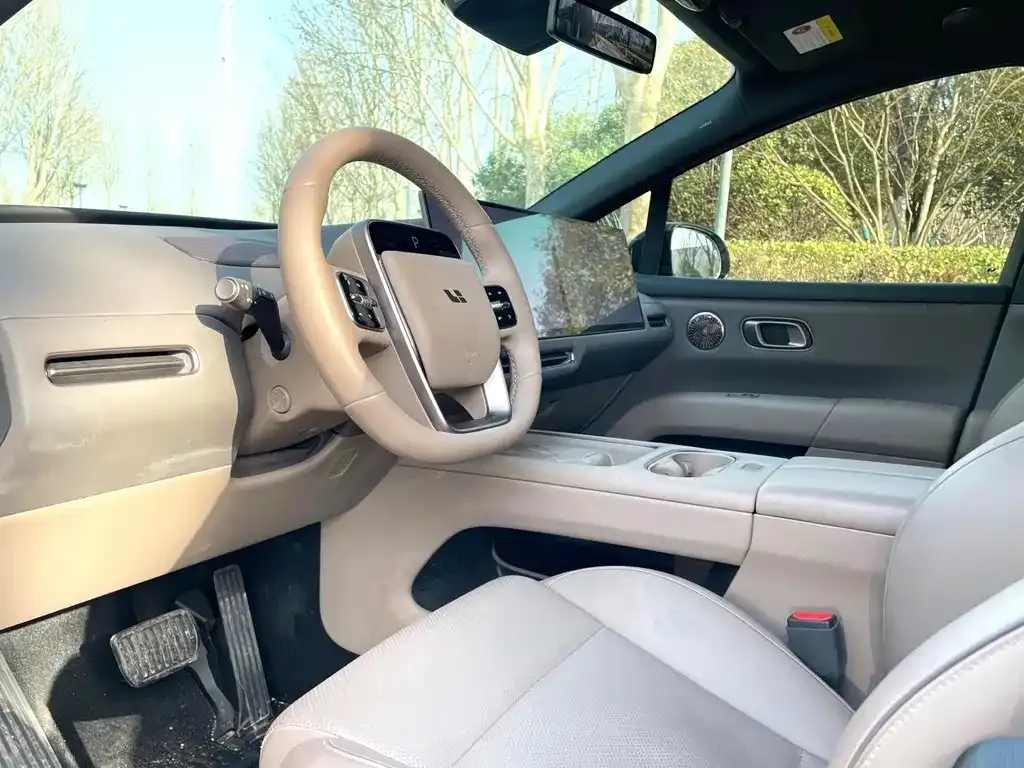 Li Auto i6 — фото 10