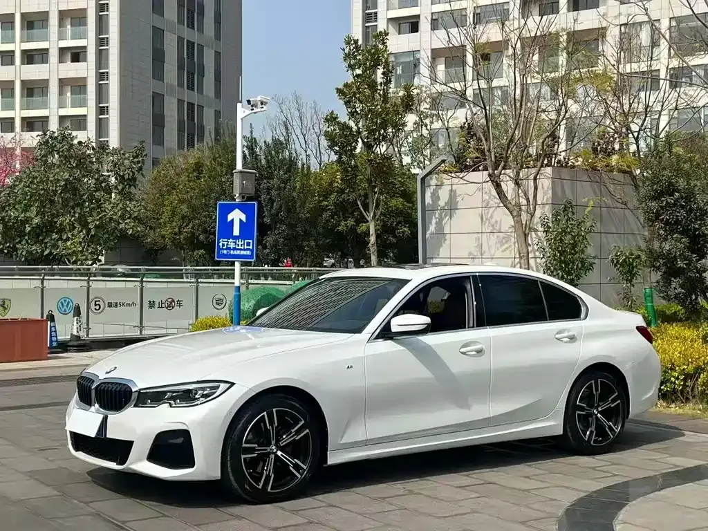BMW 3 Series — фото 1