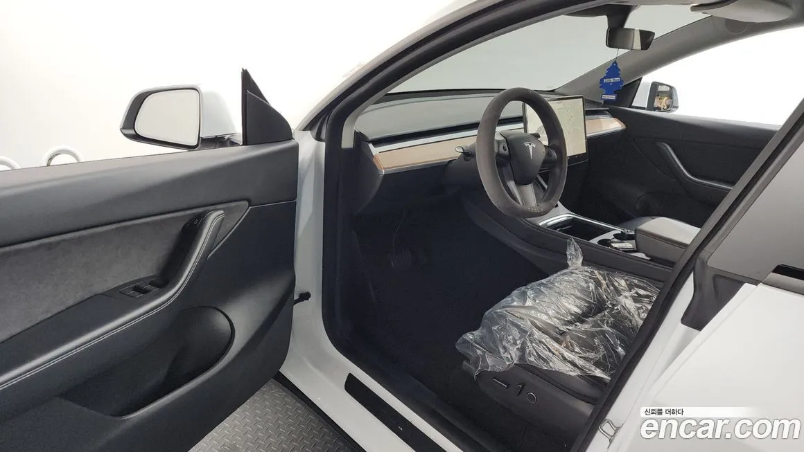 Tesla Model Y — фото 8