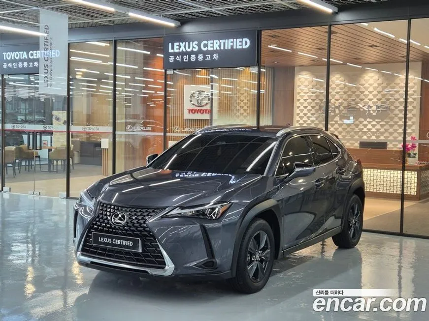 Lexus UX — фото 1