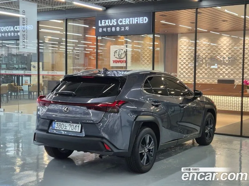 Lexus UX — фото 4