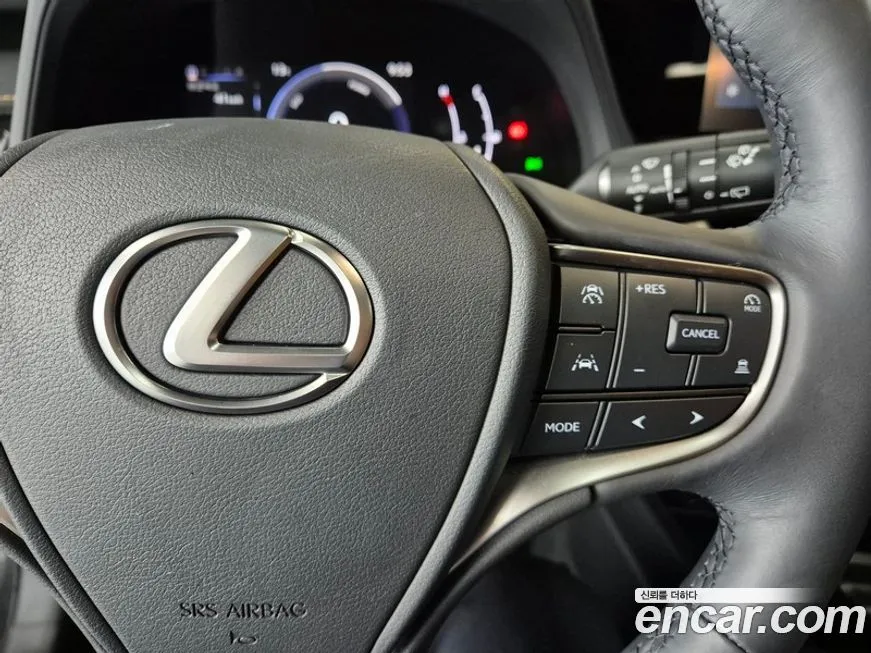 Lexus UX — фото 7
