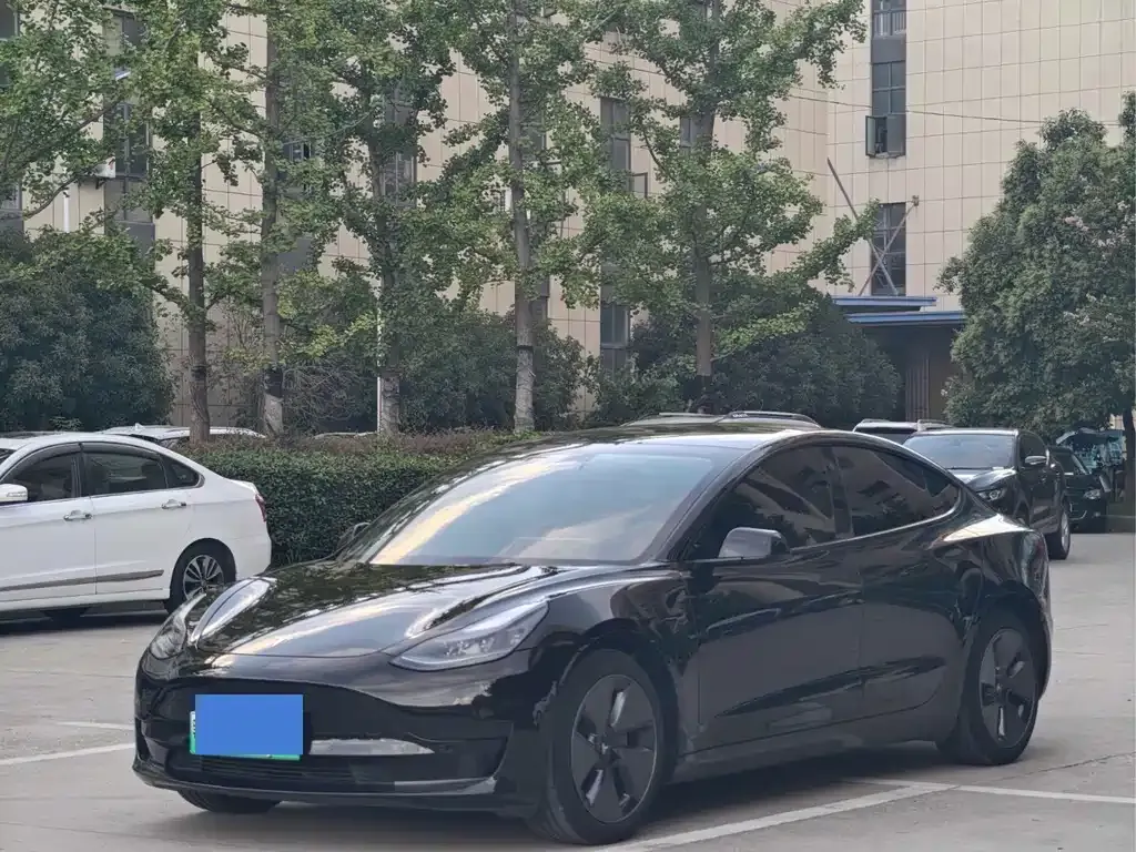 Tesla Model 3 — фото 1