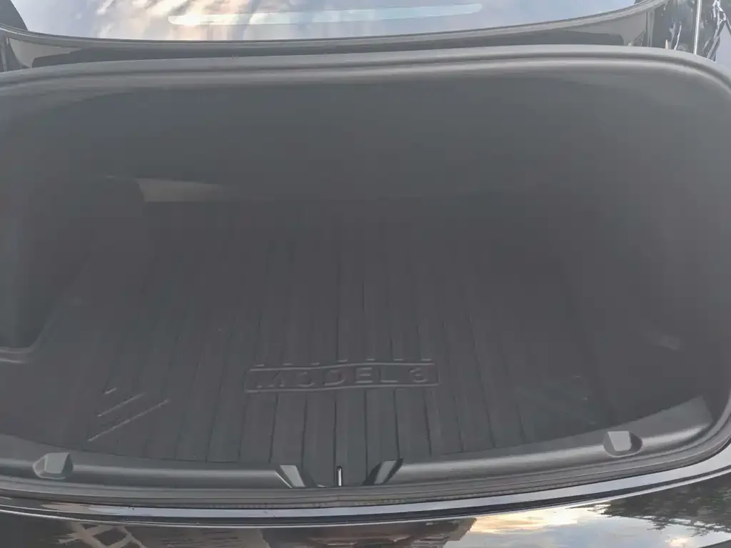Tesla Model 3 — фото 5