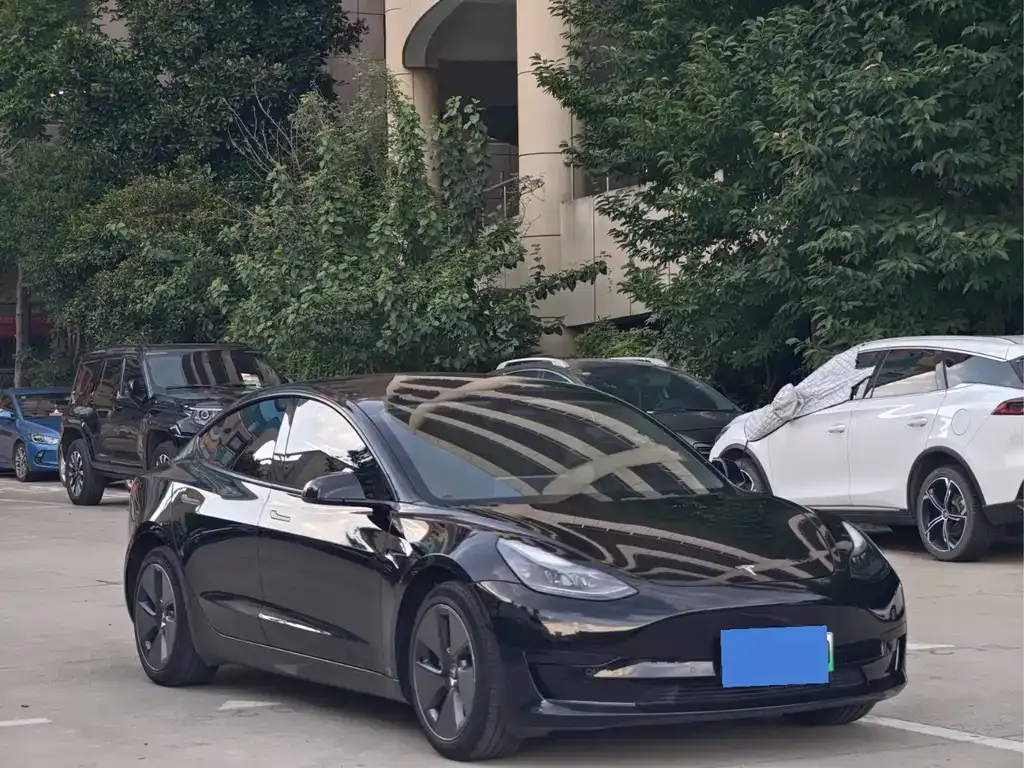 Tesla Model 3 — фото 9