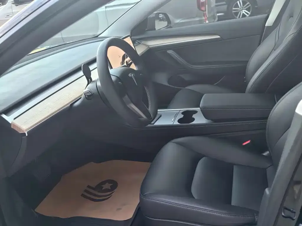 Tesla Model 3 — фото 3