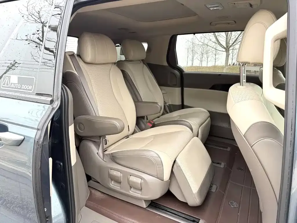Kia Carnival — фото 2