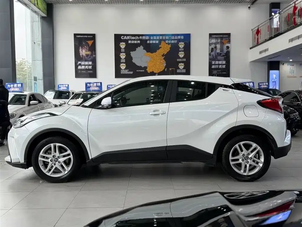 Toyota C-HR — фото 9
