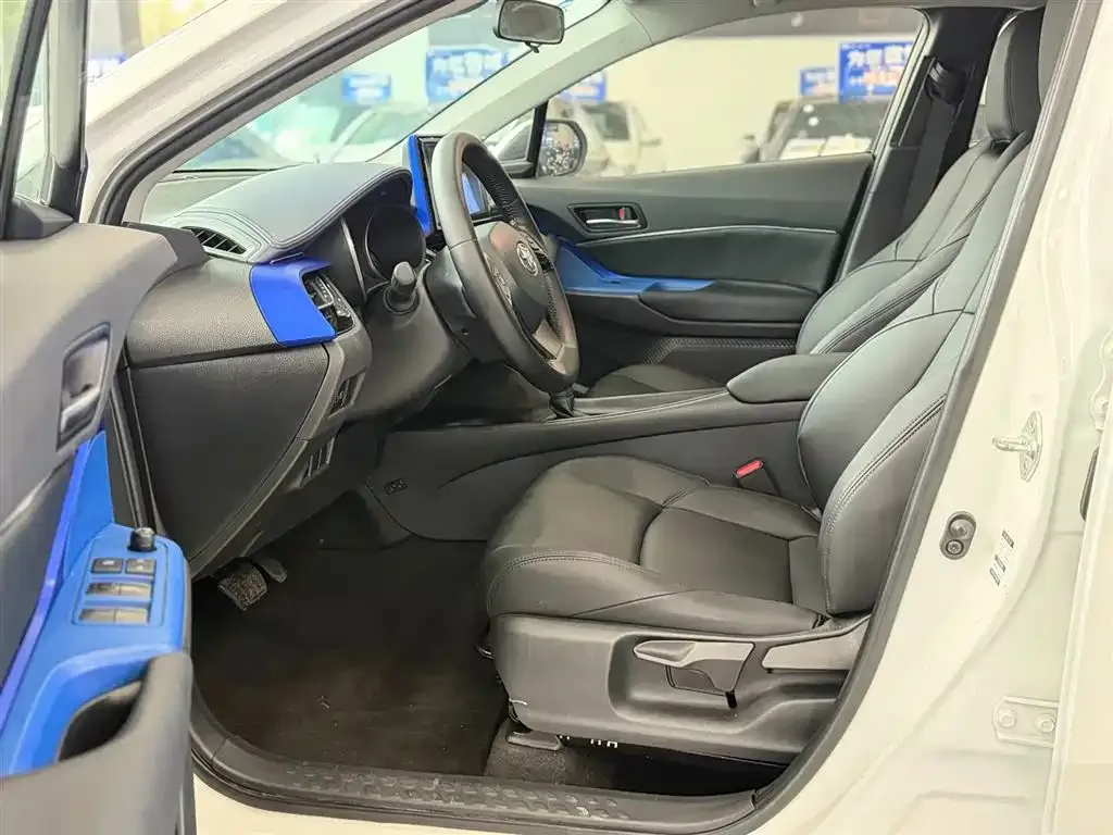 Toyota C-HR — фото 5