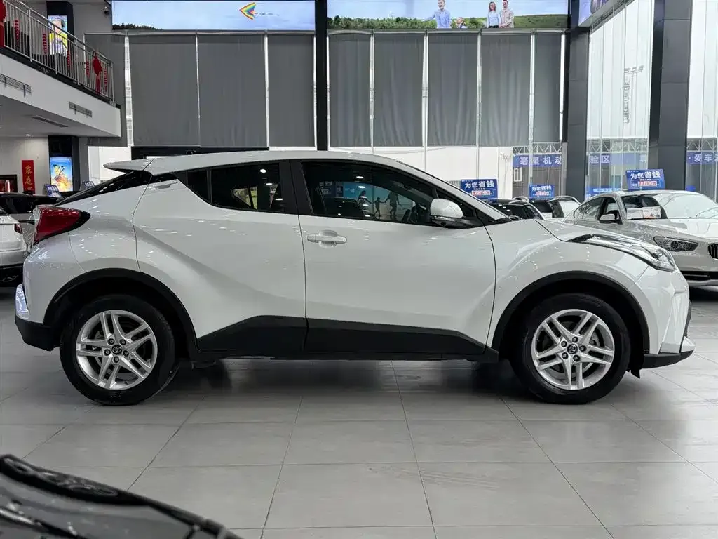 Toyota C-HR — фото 10