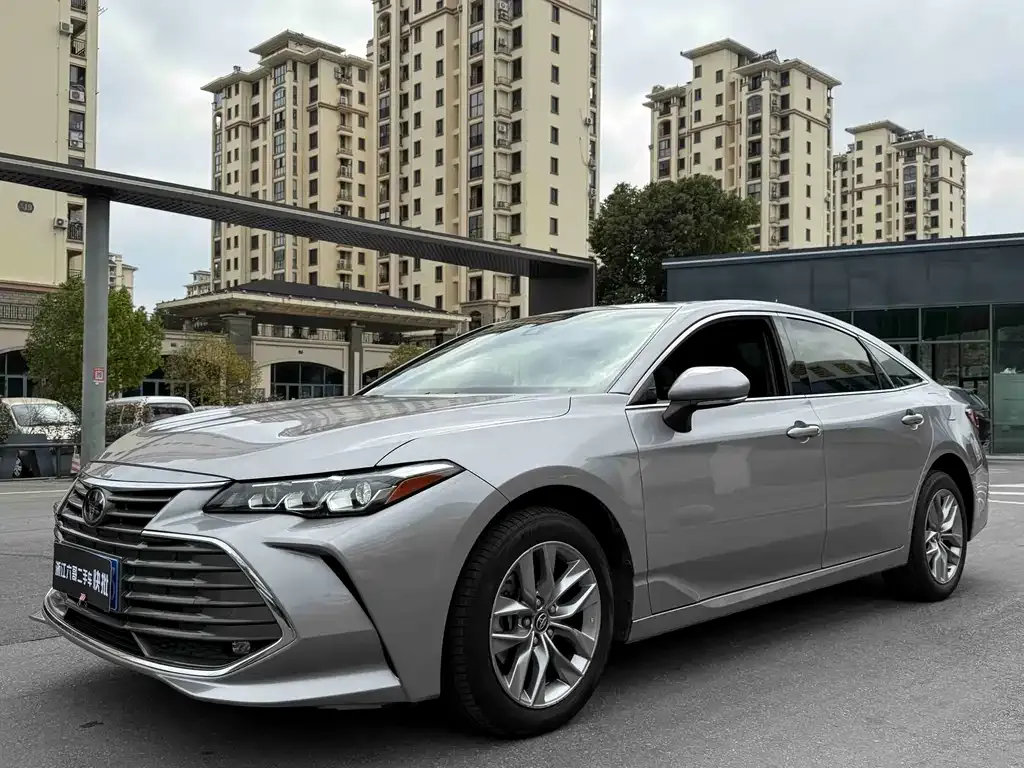 Toyota Avalon — фото 1