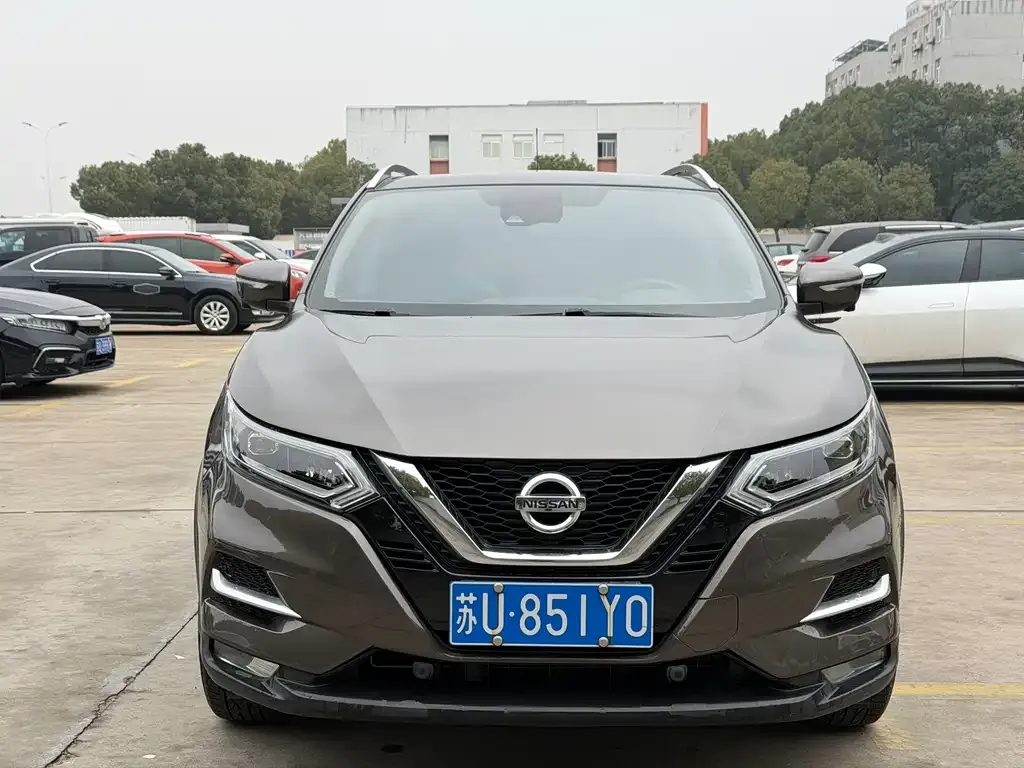 Nissan Qashqai — фото 1