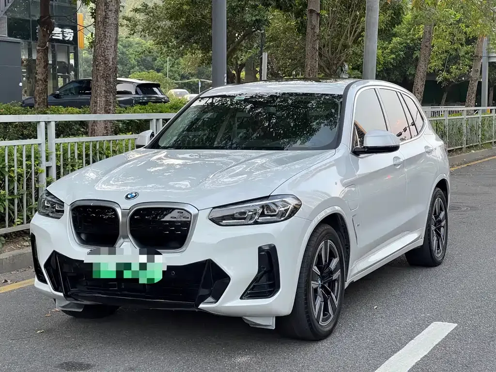 BMW iX3 — фото 1