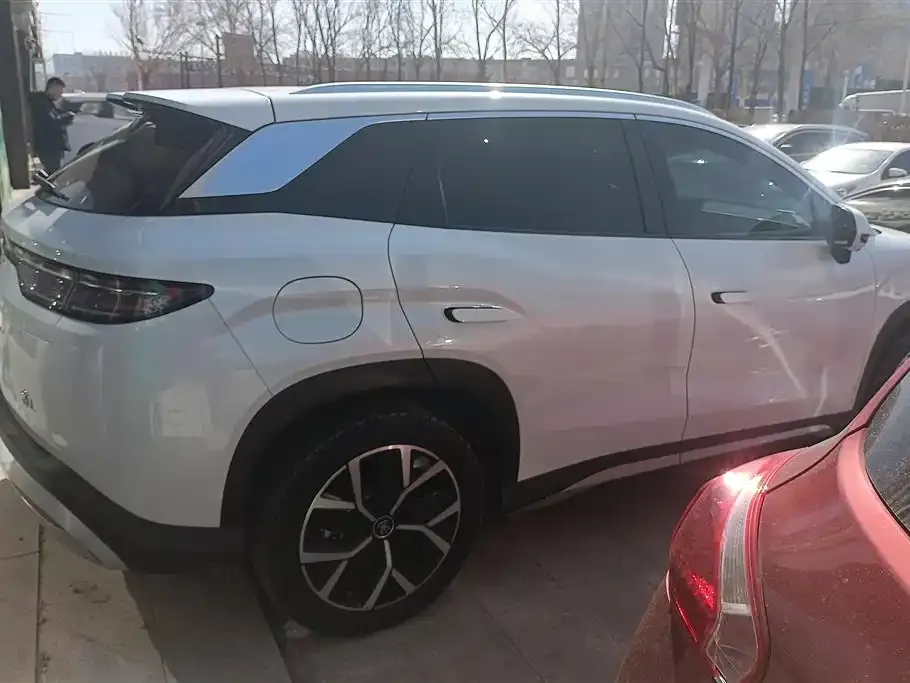 BYD L DM-i — фото 4