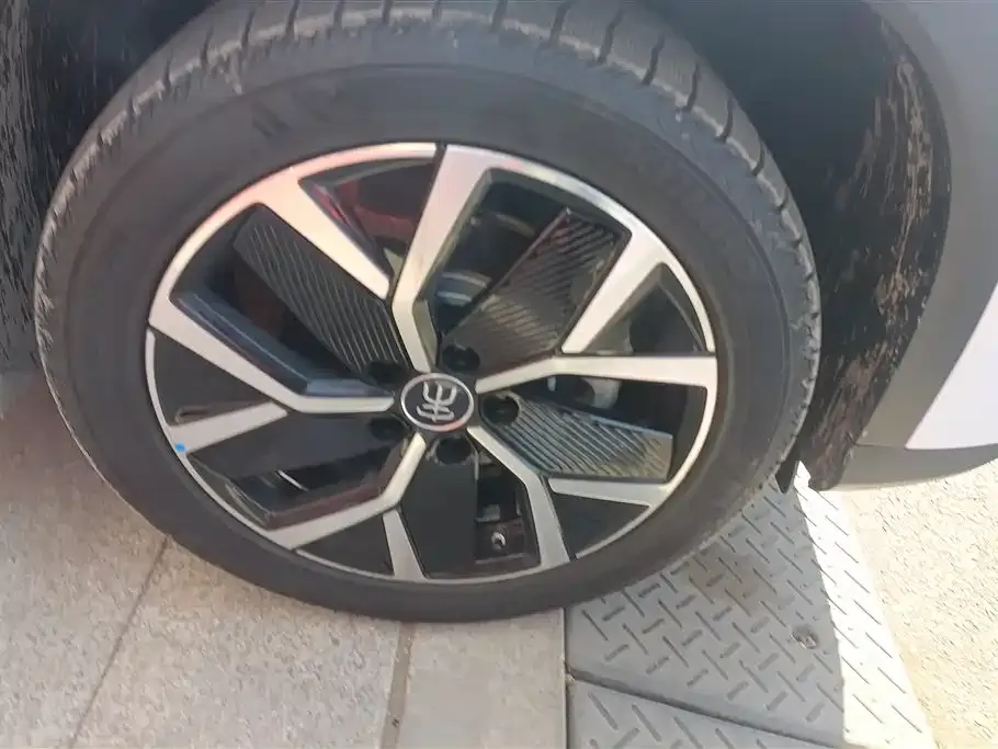 BYD L DM-i — фото 6