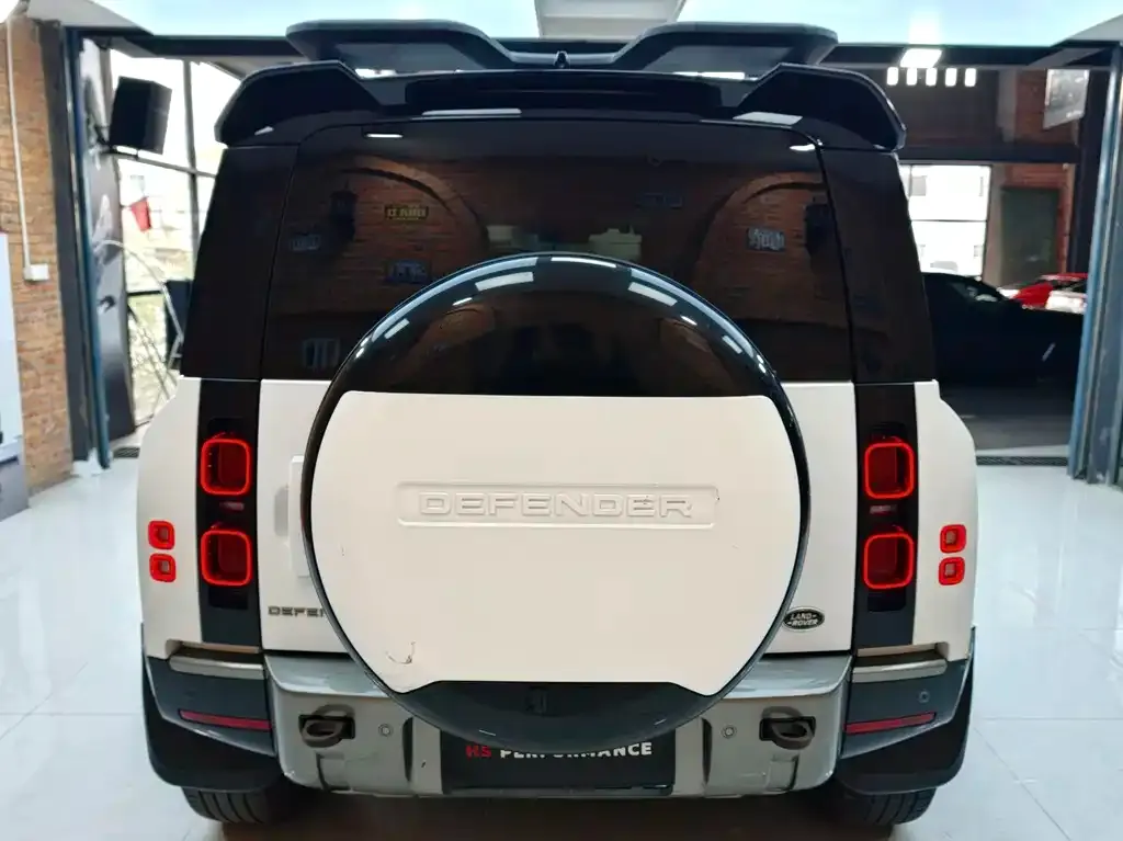 Land Rover Defender — фото 10