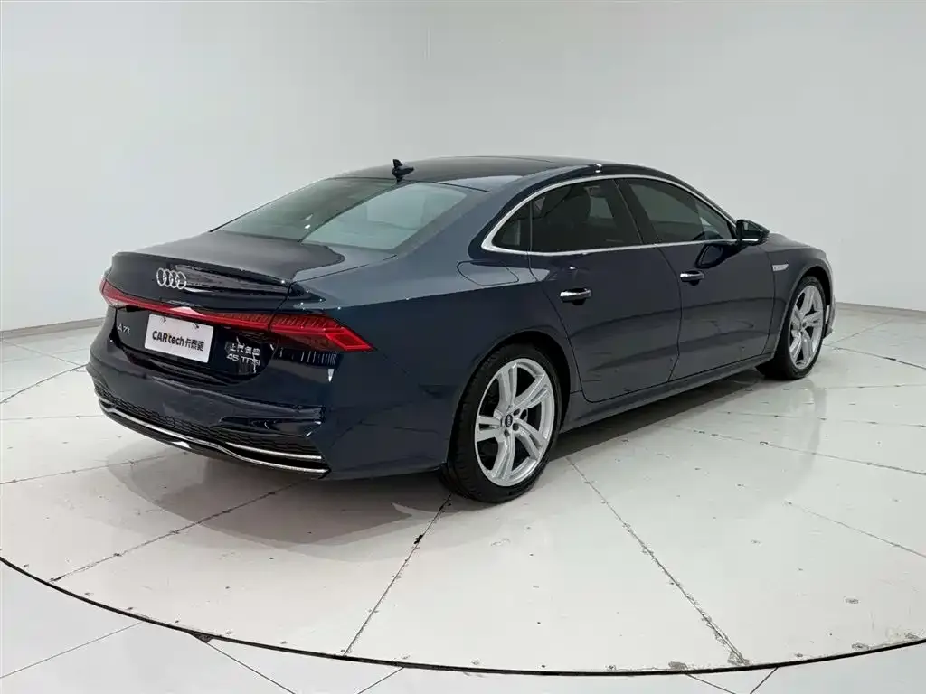 Audi A7L — фото 8