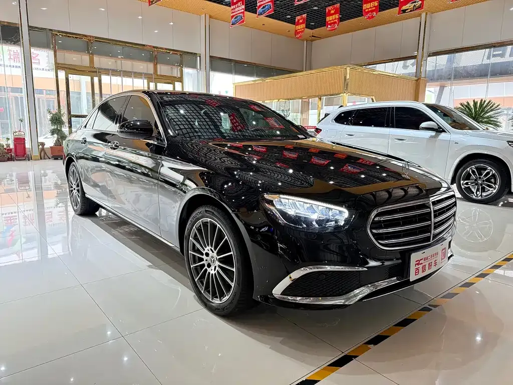 Mercedes-Benz E-Class — фото 1