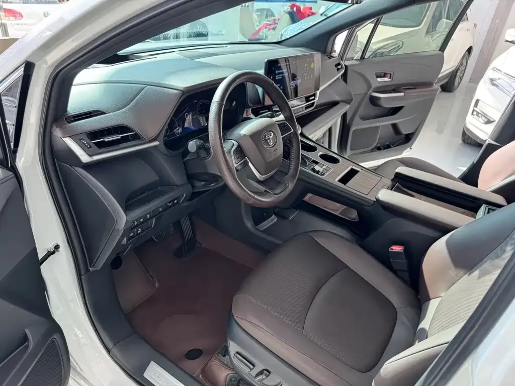 Toyota Granvia — фото 7