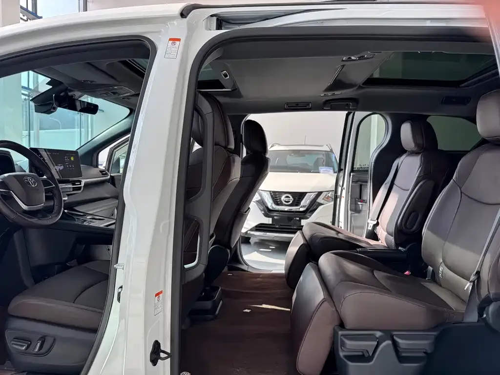 Toyota Granvia — фото 5