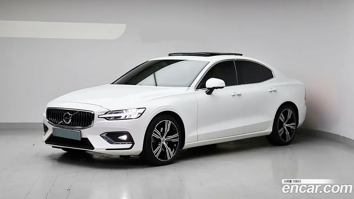 Volvo S60 — фото 1