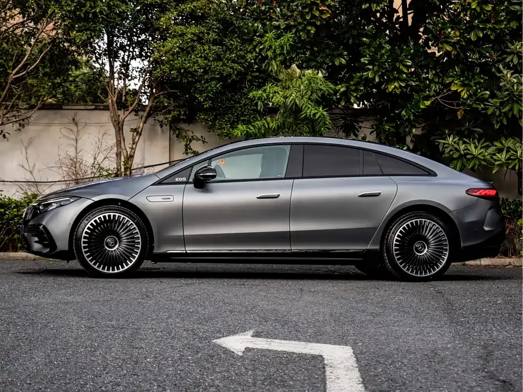 Mercedes-Benz EQS AMG — фото 7