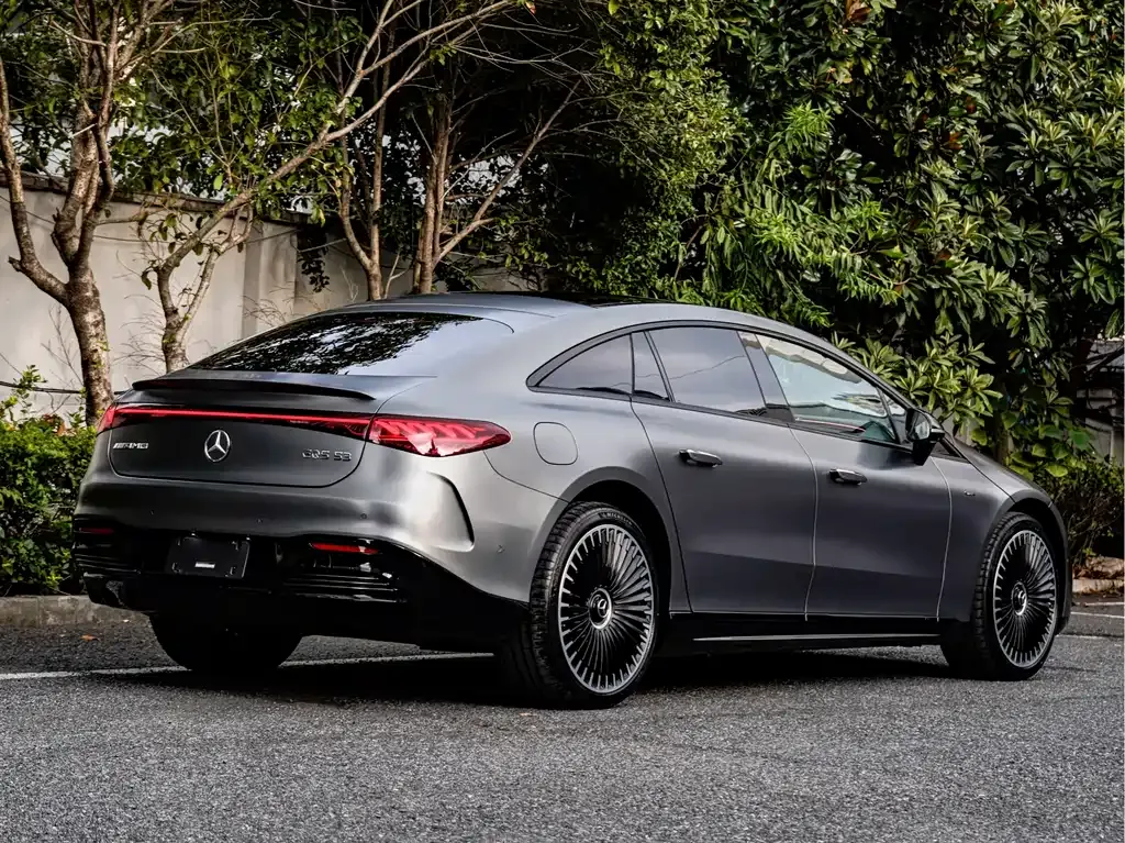 Mercedes-Benz EQS AMG — фото 10