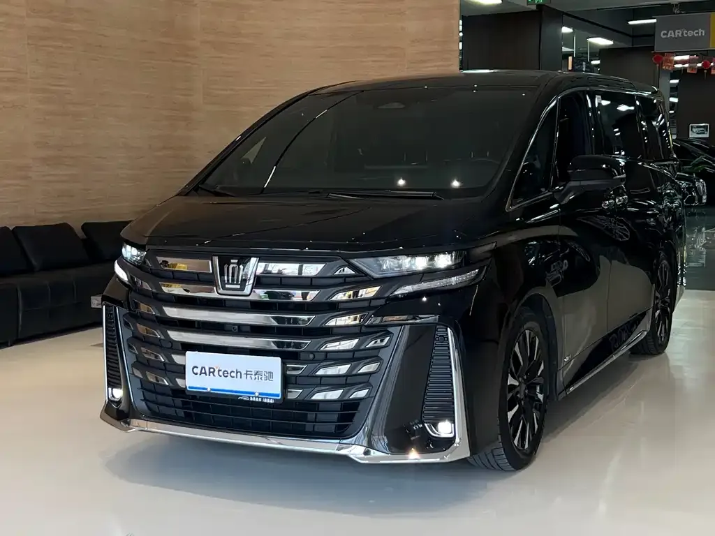 Toyota Vellfire — фото 1