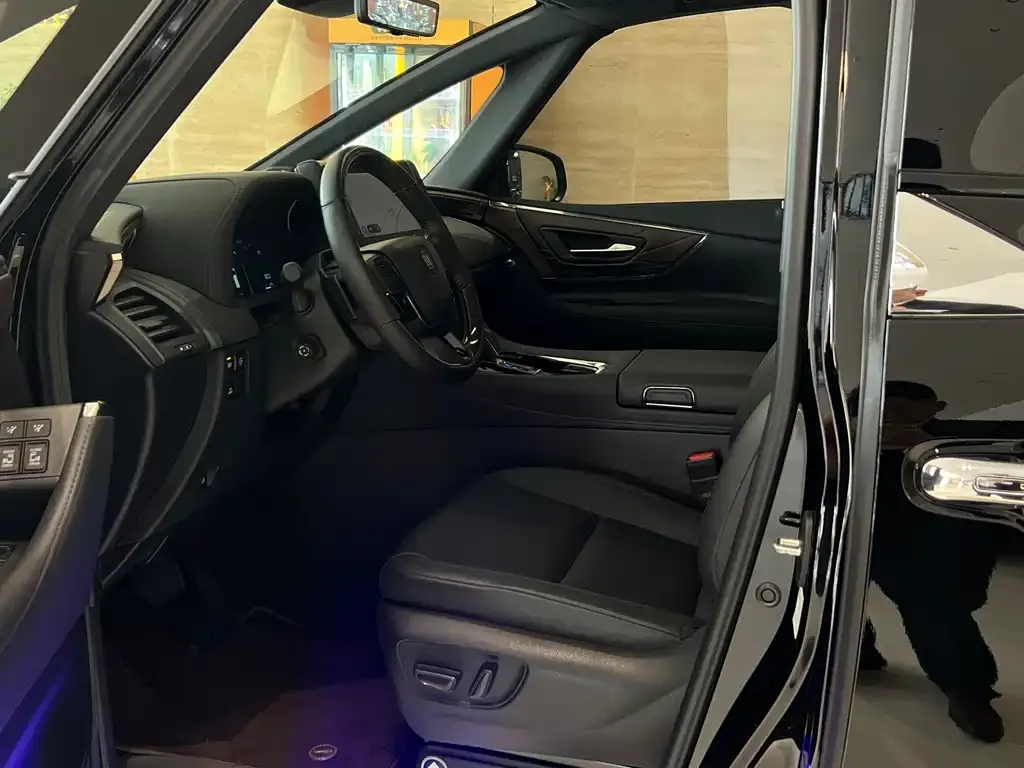 Toyota Vellfire — фото 8