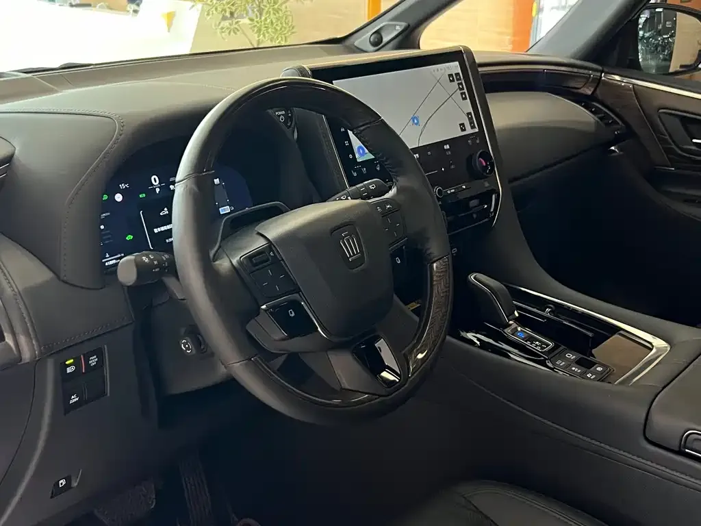 Toyota Vellfire — фото 10