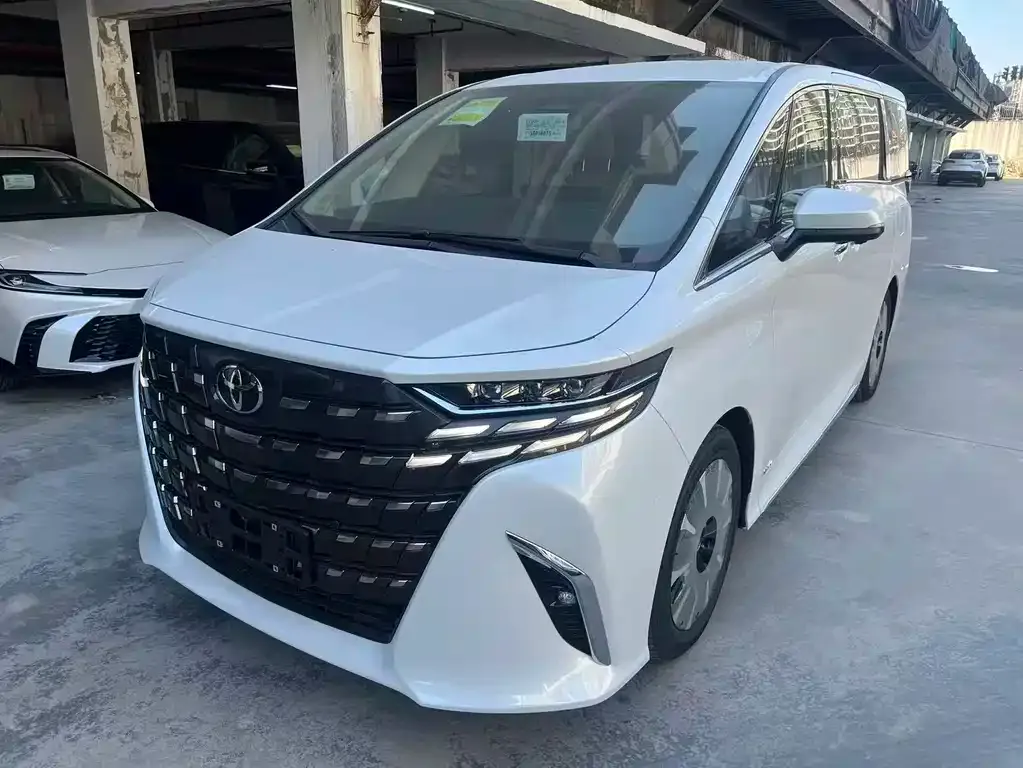 Toyota Alphard — фото 1