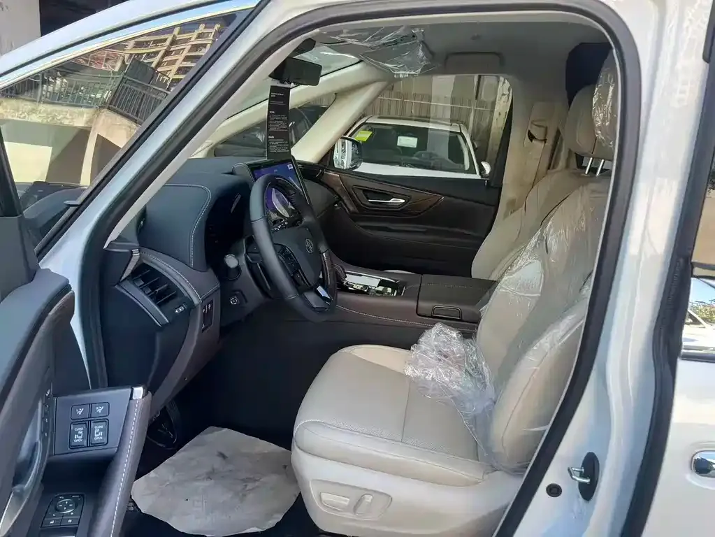 Toyota Alphard — фото 8