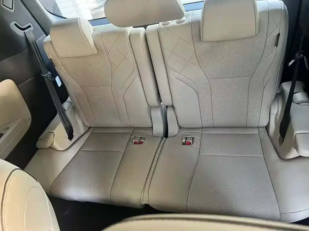 Toyota Alphard — фото 9