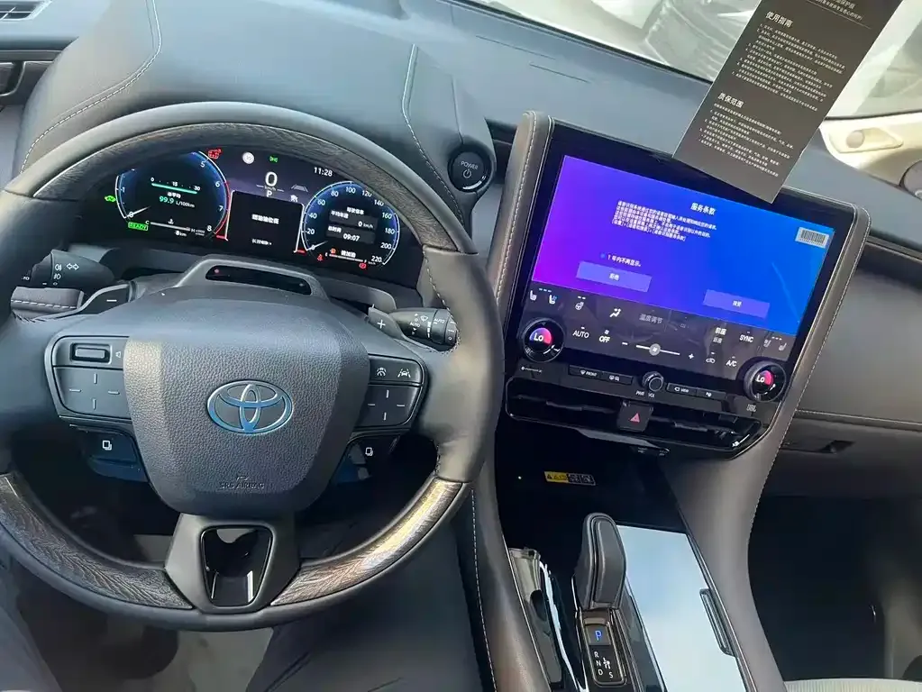Toyota Alphard — фото 5