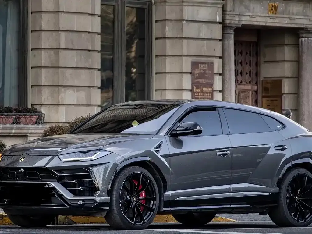 Lamborghini Urus — фото 1