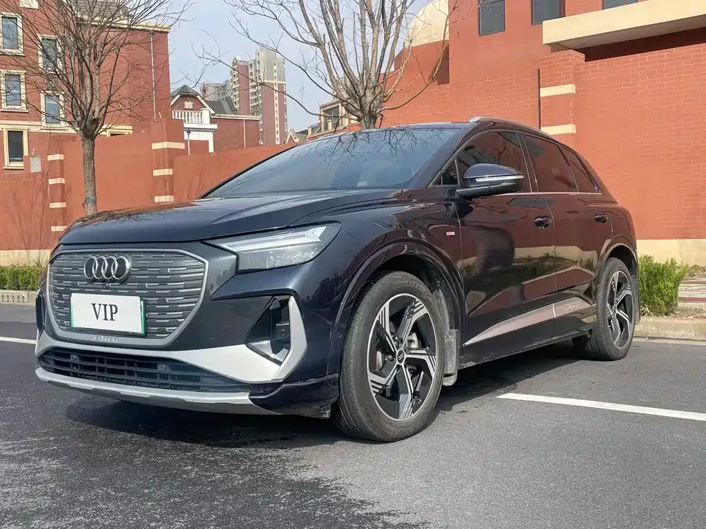 Audi Q4 e-tron — фото 1