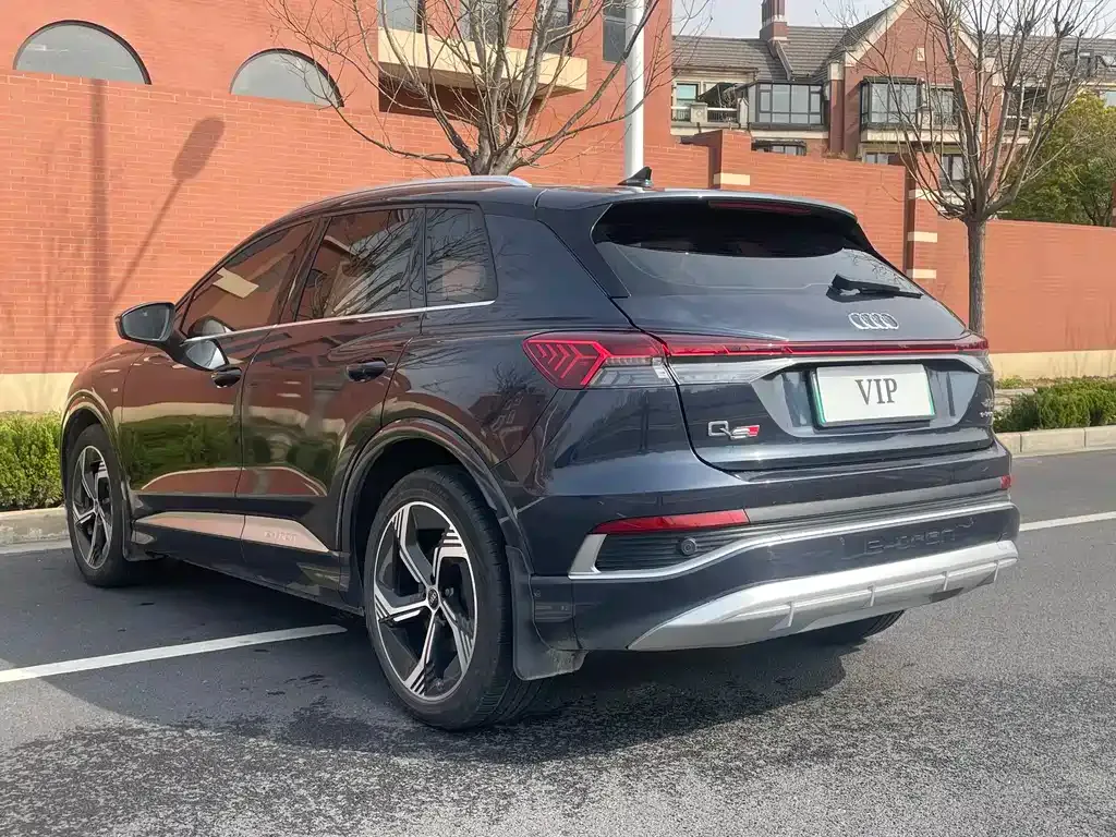 Audi Q4 e-tron — фото 10
