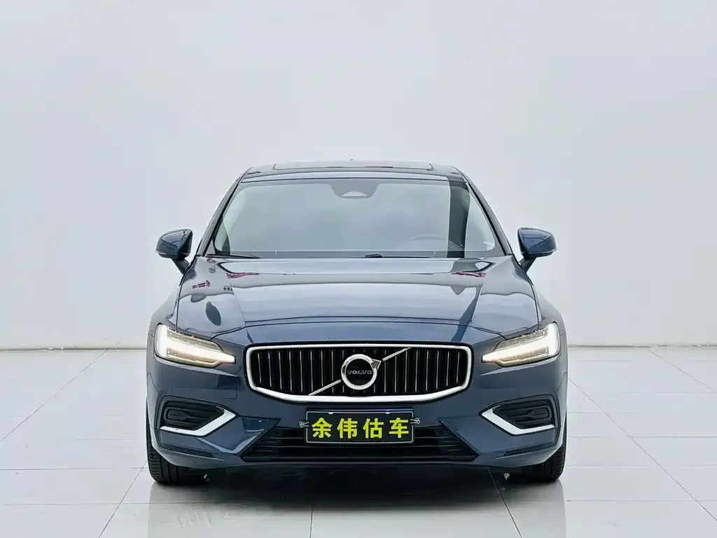 Volvo S60 — фото 8