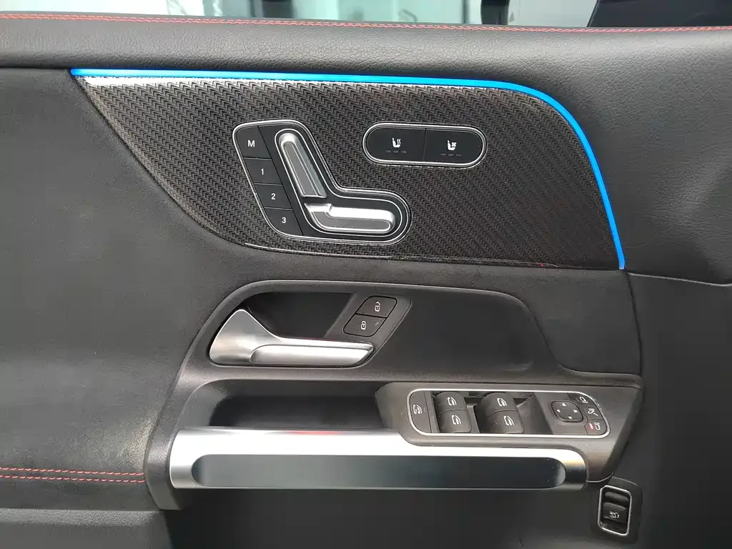Mercedes-Benz GLB AMG — фото 2
