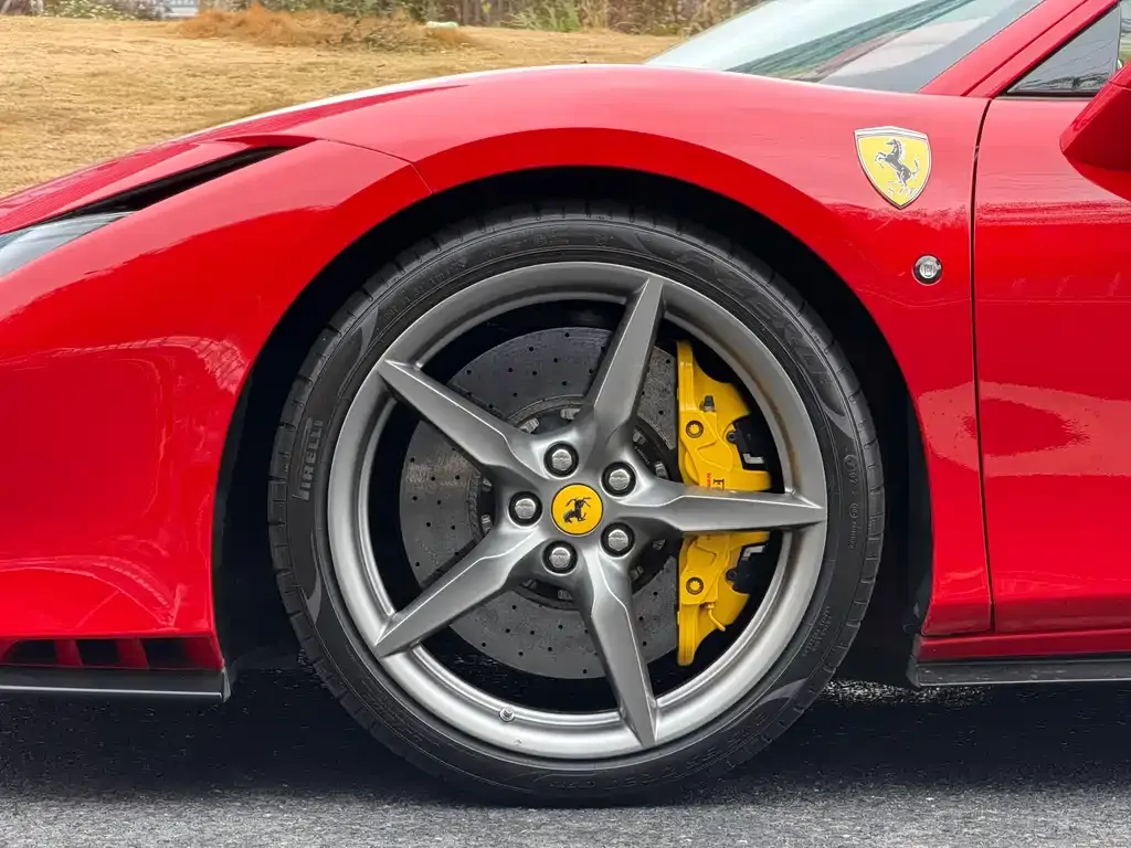 Ferrari F8 — фото 10