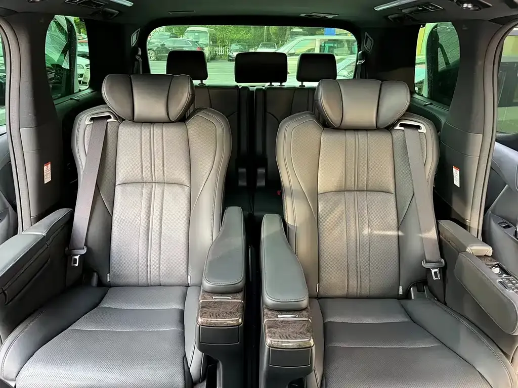 Toyota Alphard — фото 6