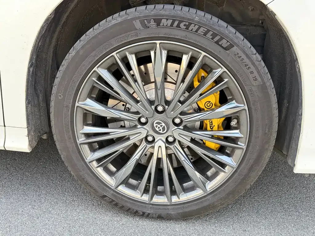 Toyota Alphard — фото 3