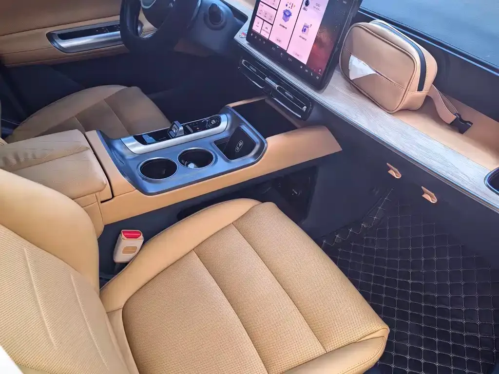 GAC Motor E8 Hybrid — фото 6