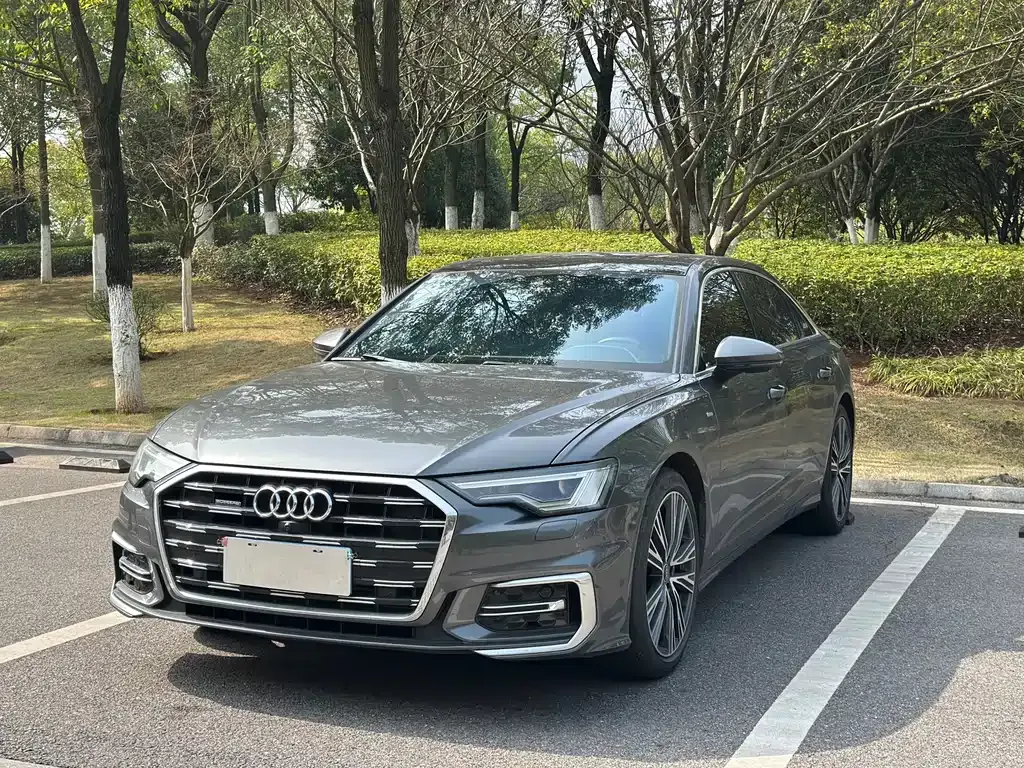 Audi A6L — фото 1