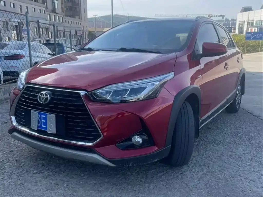 Toyota Yaris L — фото 1