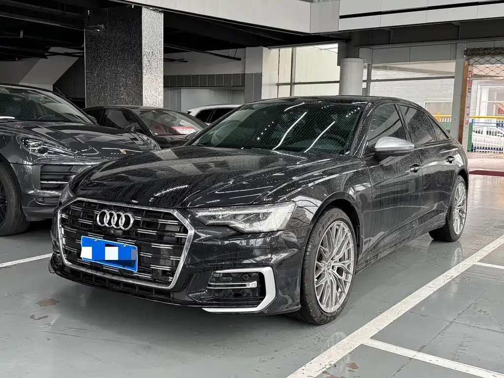 Audi A6L — фото 1