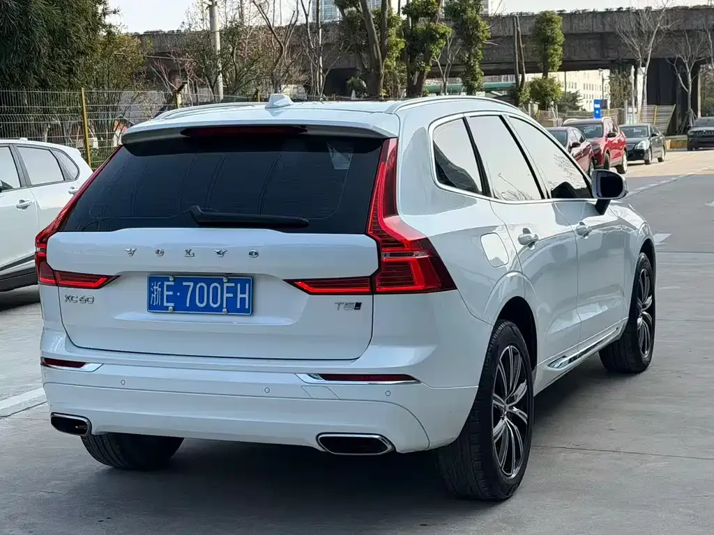 Volvo XC60 — фото 3